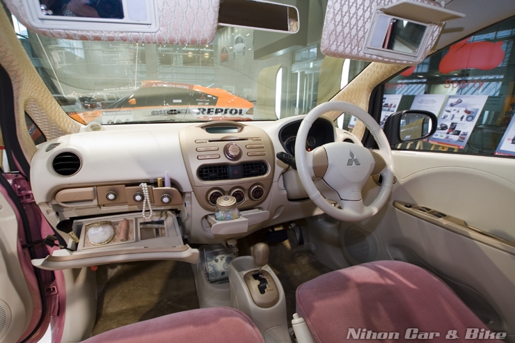 Mitsubishi I For Women Interior Car Wallpaper